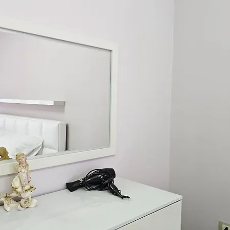 Bazaar's Eye Free Parking Spacious Tarrace Apartment Tirana