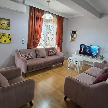 Bazaar's Eye Free Parking Spacious Tarrace Apartment Tirana