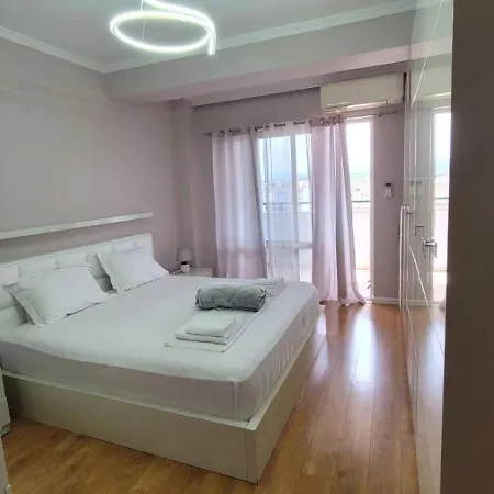 Bazaar's Eye Free Parking Spacious Tarrace Apartment Tirana